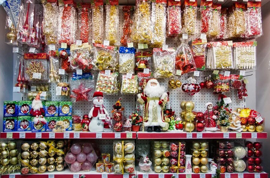 Товары для нового года интернет магазин. Новогодние товары. Товары для нового года интернет магазин. Новогодний ассортимент в магазинах. Магазин новогодн х товаров.