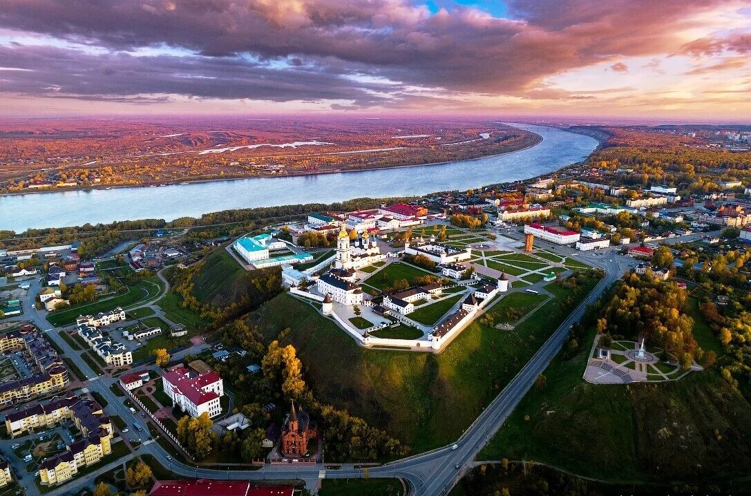 Точное время тобольск. Тобольск столица Сибири. Город Тобольск Тюменская область. Тобольский Кремль Тюменская область. Тобольск вид с Кремля.