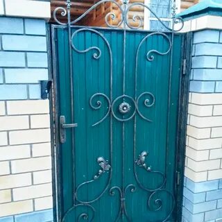 Калитка с элементами ковки