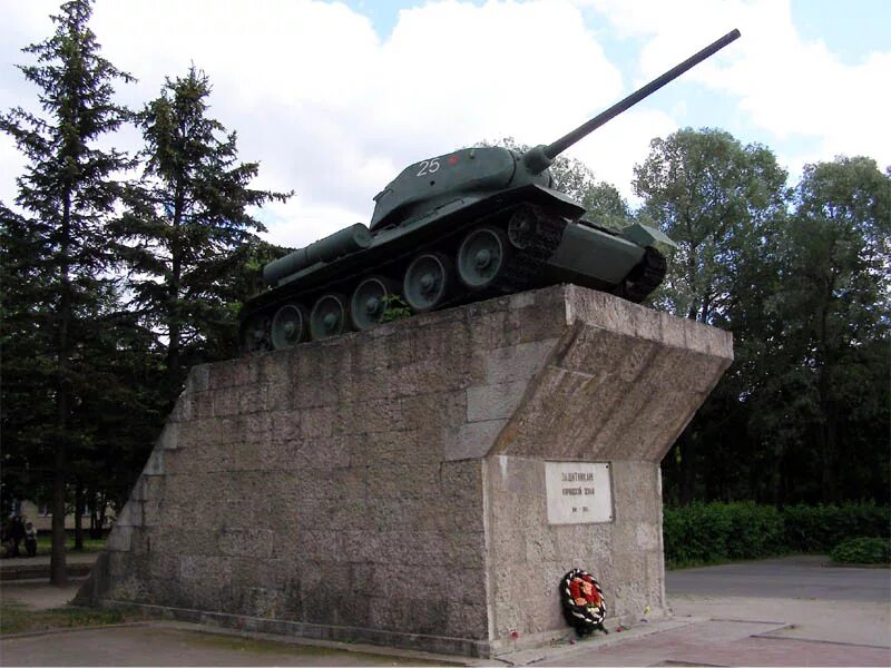 достопримечательности киришей. памятник сгоревшим деревням ленинградской области. кириши танк т-34. мемориал погибшим деревням кириши. г кириши ленинградской области.