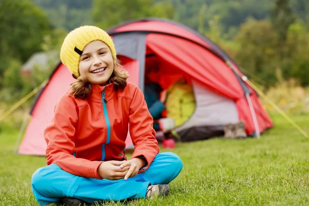 When we go camping. Дети туристы. Дети в походе. Дети в палатке на природе. Палатка для детей.