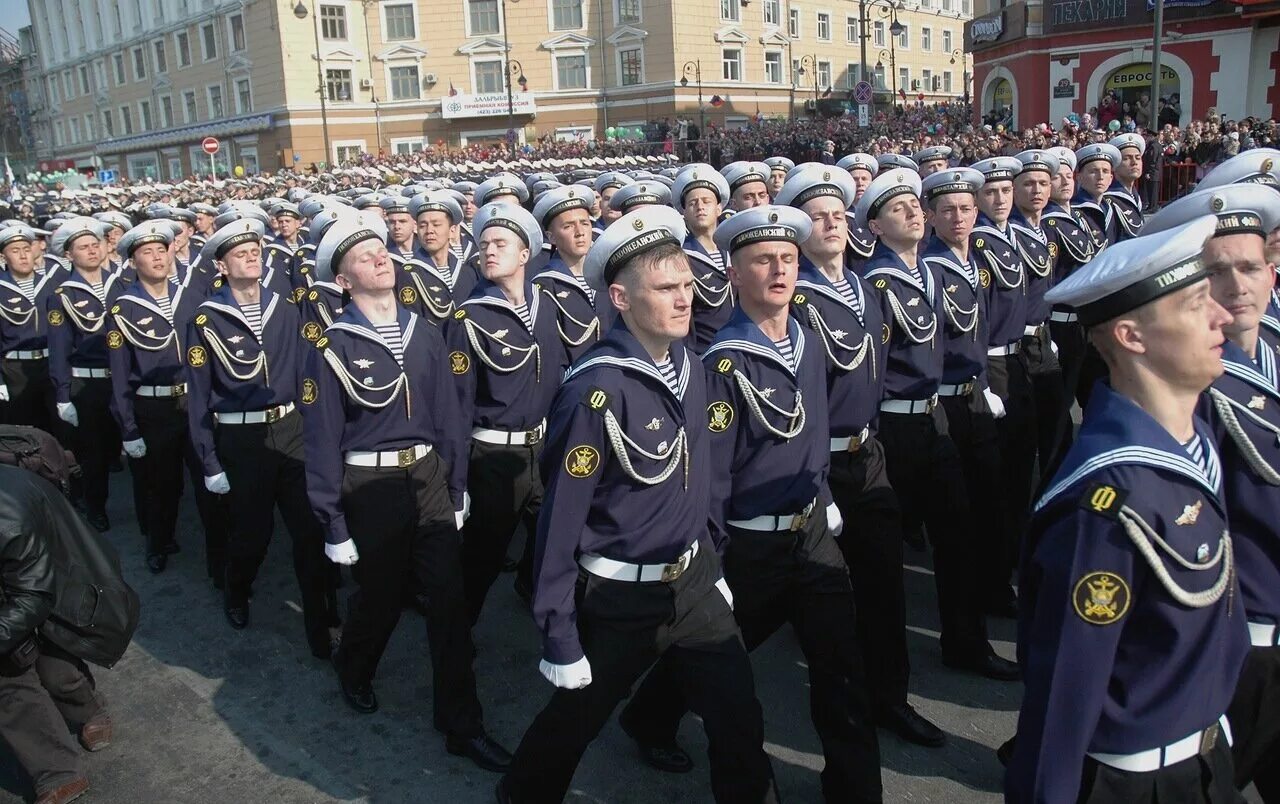 9 мая 2013. Парад ТОФ Владивосток. НВМУ Владивосток. Тихоокеанский флот форма. Тихоокеанский флот парад.