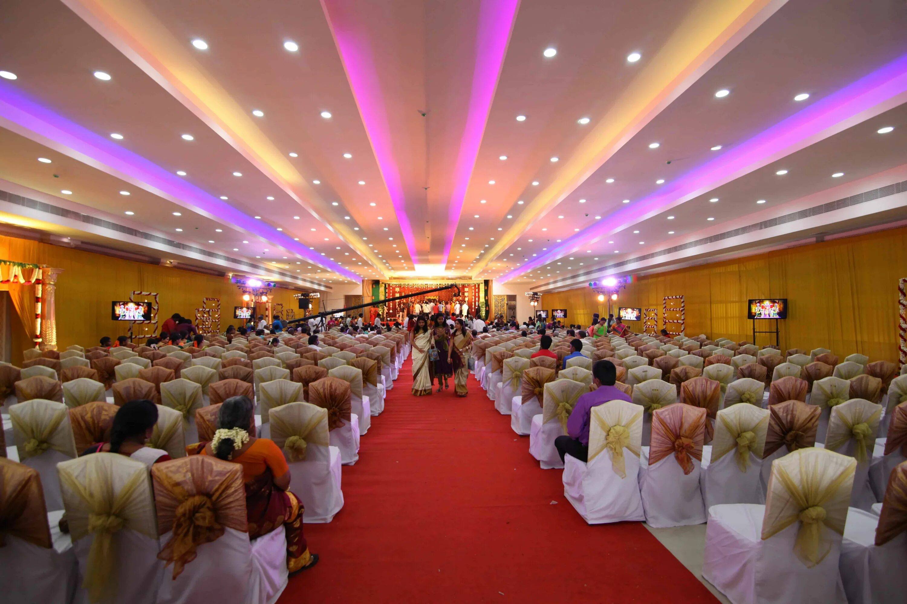 The people in the hall. Mariage зал. Marriage Hall. Wedding Hall. Wedding Hall events.