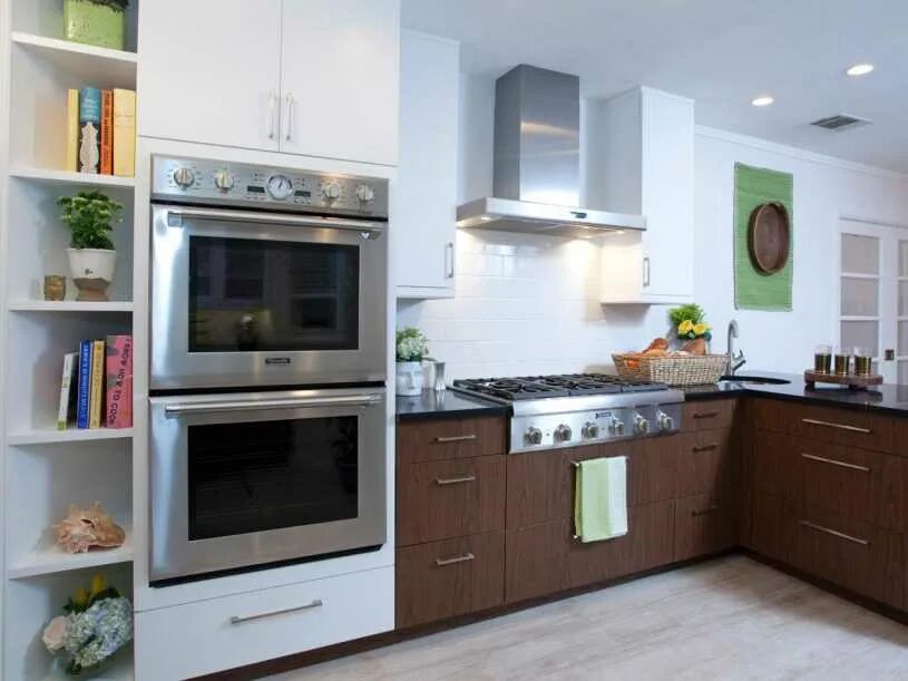 кухни стильные современные. встроенная кухня. кухня с встроенной бытовой техникой. кухни леруа 2022 встроенные. кухни модерн 4м.