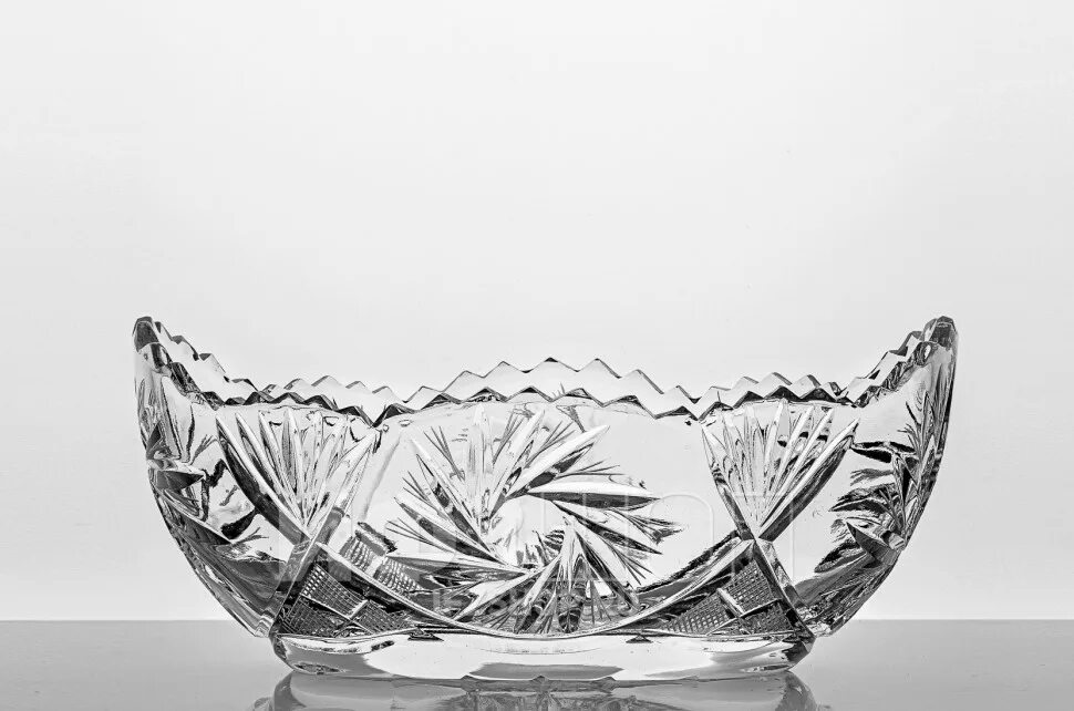 Тортница стекло 36*23см mey-ji на ножке 741015. Ваза для сервировки стола 9921/24017 (900/111). Неман 1883 блюдо стеклянное декоративное. Хрусталь 24. Хрустальная ваза для цветов "копыто", высота 32 см.