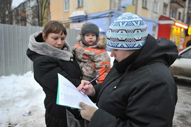 Без родителей самара. Самарские родители. Очередь в детский сад Самара родителей. Самарские родители клуб. Очередь в детский сад арт.