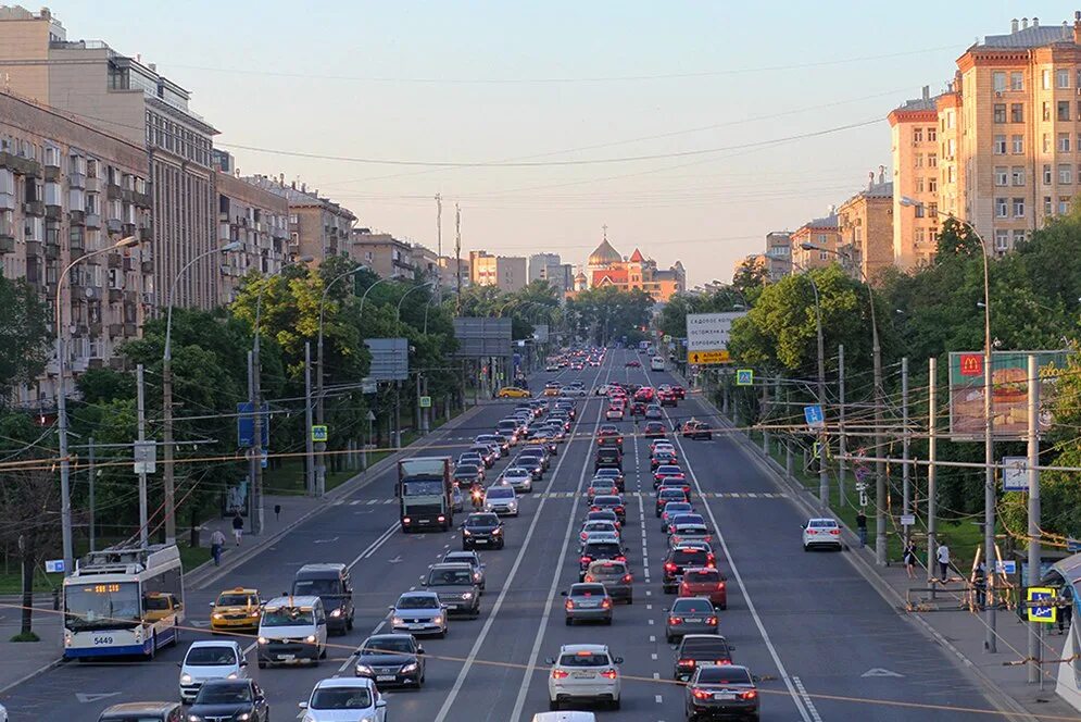 Проспекта купить в красноярске. Комсомольский проспект Челябинск. Комсомольский проспект Москва. Комсомольский проспект Хамовники. Комсомольский проспект — проспект в Москве..