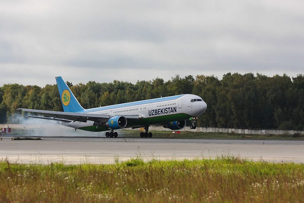 Омск наманган самолет. Самолет наманган. узбекский аэропорт. icao наманган. . uz airways москва наманган.