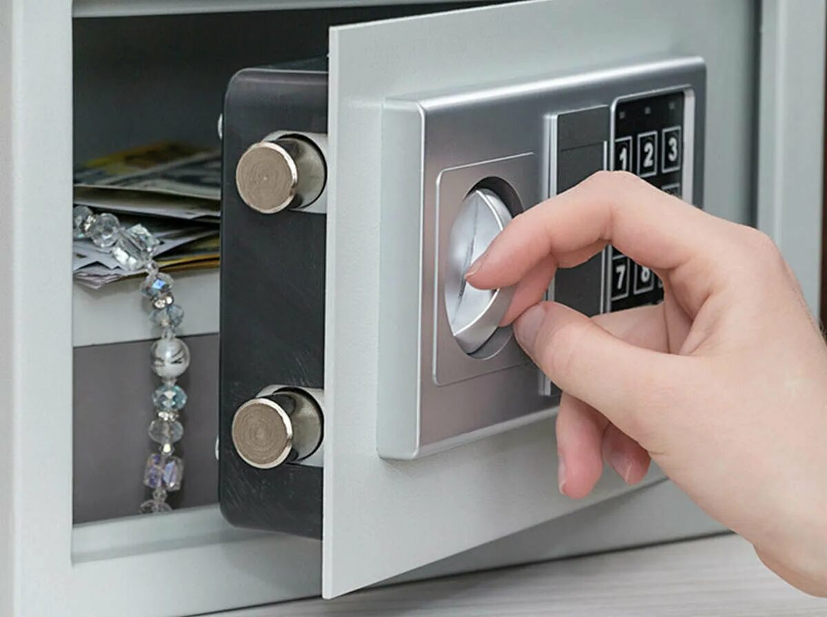 ремонт сейфов. сейфовые замки аварийное вскрытие. встраиваемый сейф stark 456 np. сейф для mp-5. вскрытый сейф.