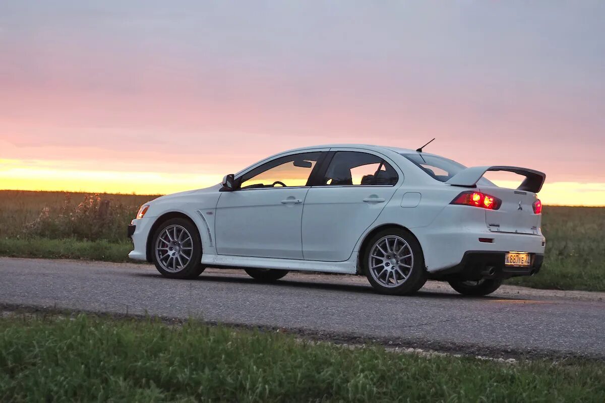 Lancer 10 поколения. Mitsubishi Lancer 10. Митсубиши Лансер 10 поколения. Митсубиси лансерпокаления 10. Митсубиси Лансер 1-10 поколения.