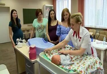 Школа мам нижний новгород. Школа мам нижний новгород. Школа молодых мам. Школа матерей для беременных в женской консультации. Школа молодых мам.