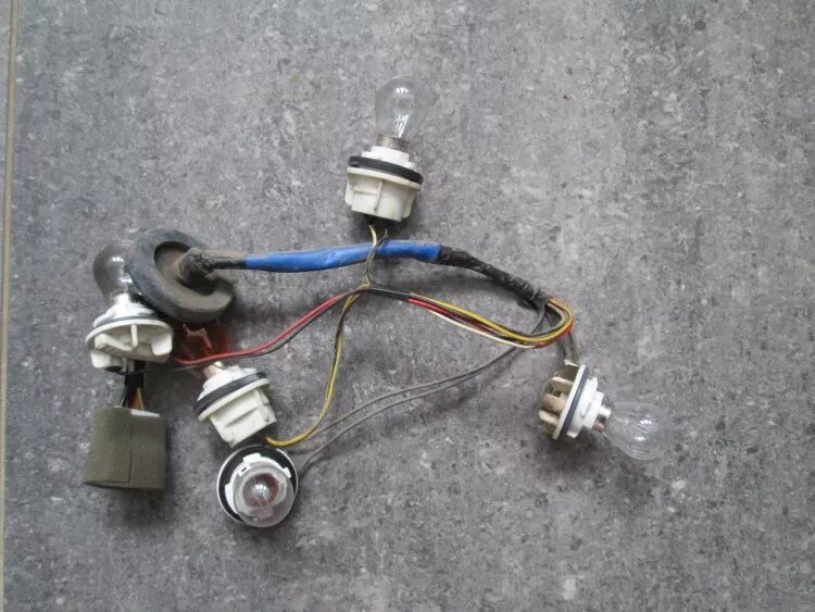 Проводка задних фонарей. Проводка заднего фонаря лачетти седан артикул. Hyundai accent 3 проводка задних фонарей. Шевроле авео t250 проводка заднего фонаря. Проводка задних фонарей шевроле авео т250.