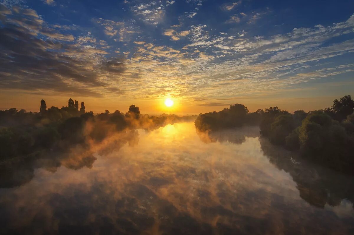 рассвет туман. закат на реке. рассвет облака река 52 глава на русском. блистающие облака паустовский. река клязьма закат.