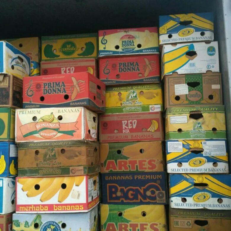 Коробки из под бананов. Под бананов. Ящик бананов. Коробки из под бананов. Картонные коробки из под бананов.