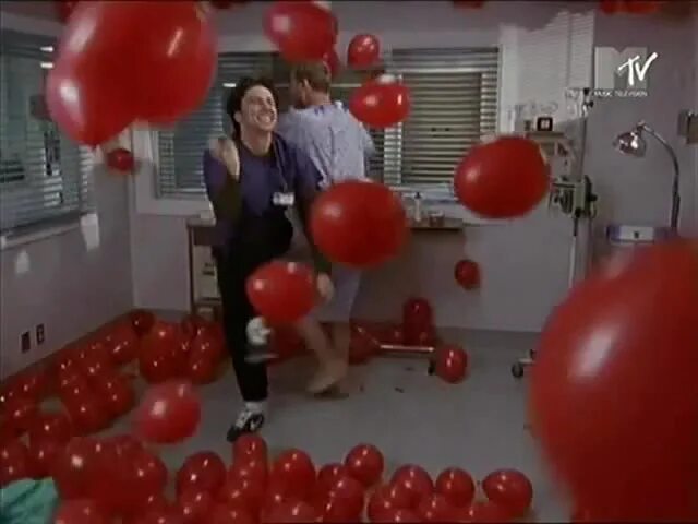 Музыка под шарами. Шар клиника. 99 Воздушных шариков клиника. Nena 99 Luftballons. Тед клиника с шариком.