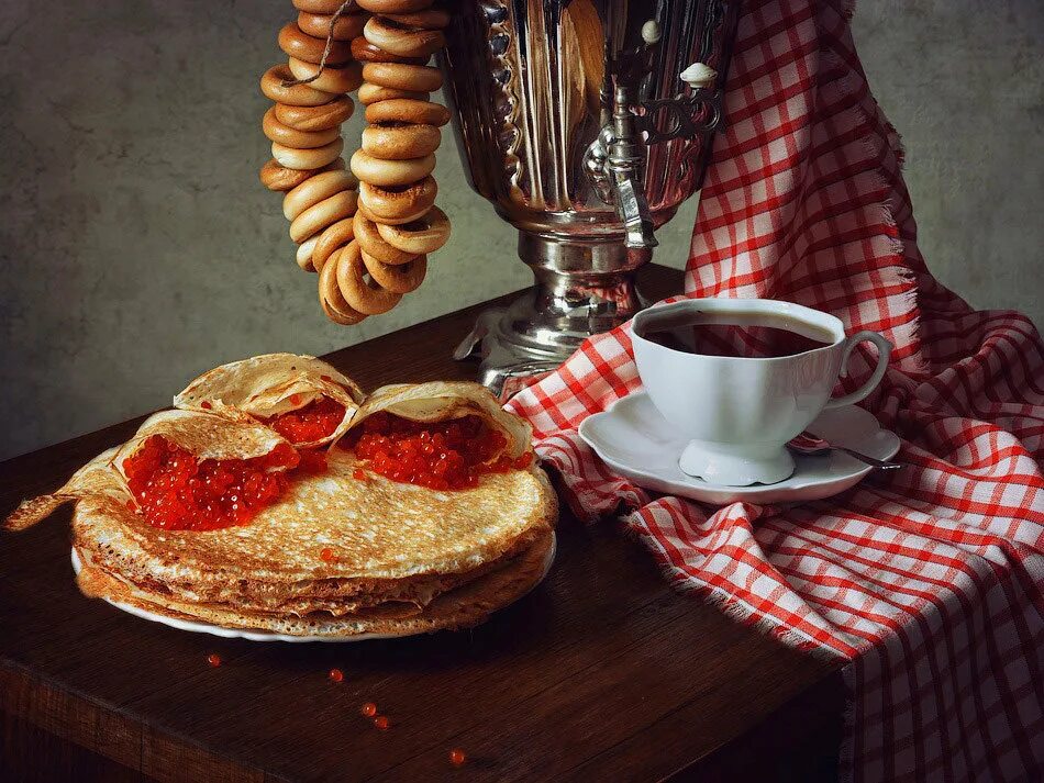 Масленичное чаепитие. Чаепитие с блинами. Стол с самоваром и блинами. Самовар с блинами. Чаепитие на Масленицу.