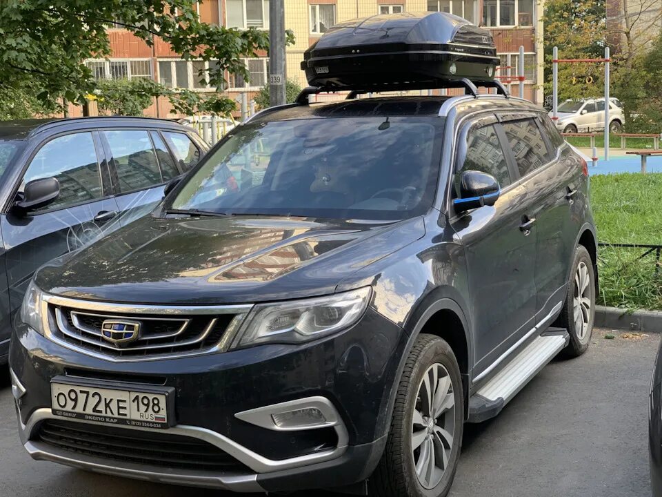 Geely thule. Багажник на крышу geely atlas. джили атлас с багажником на крыше. geely atlas pro багажник на крышу. geely atlas pro бокс на крышу.