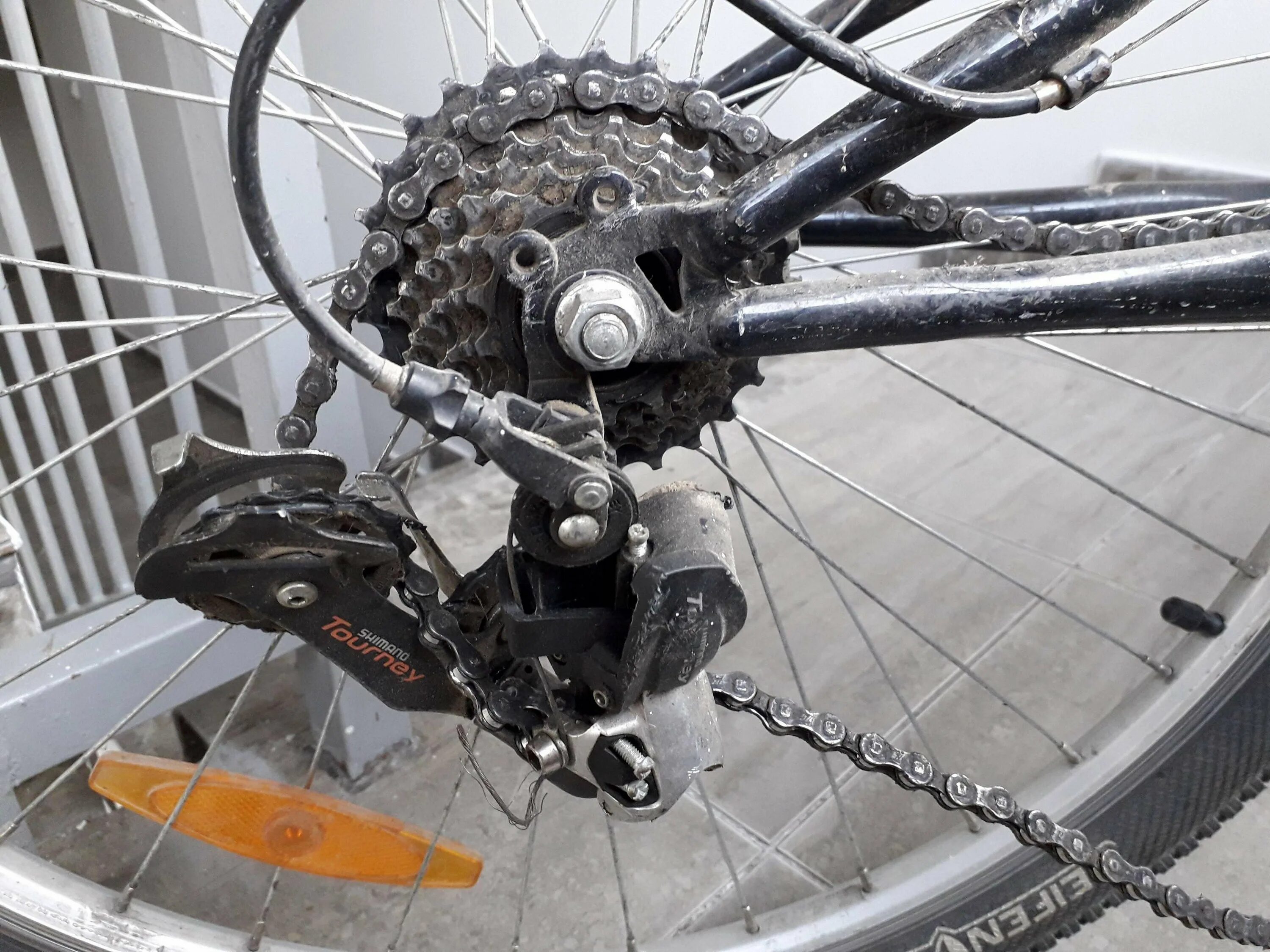 Какое заднее колесо поставить на велосипед. Задний переключатель скоростей шимано с цепью. Задний переключатель шимано велосипеда стелс. SRAM Eagle 139 цепь. Переключатель скоростей для велосипеда stels 500.