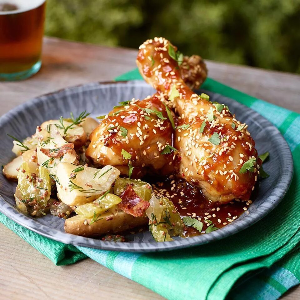 курица на второе в соусе. вторые блюда из курицы. куриное филе с соусом песто. курица по-грузински чахохбили. филе индейки в сливочном соусе.