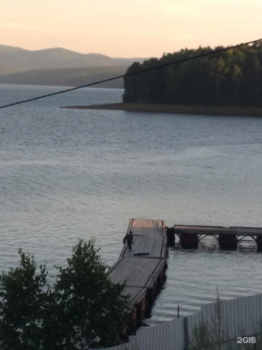 Красноярское водохранилище Дивногорск. Красноярское водохранилище турбаза Маяк. Причал Красноярское море. Красноярское водохранилище Новоселово база отдыха. 2 берега красноярск