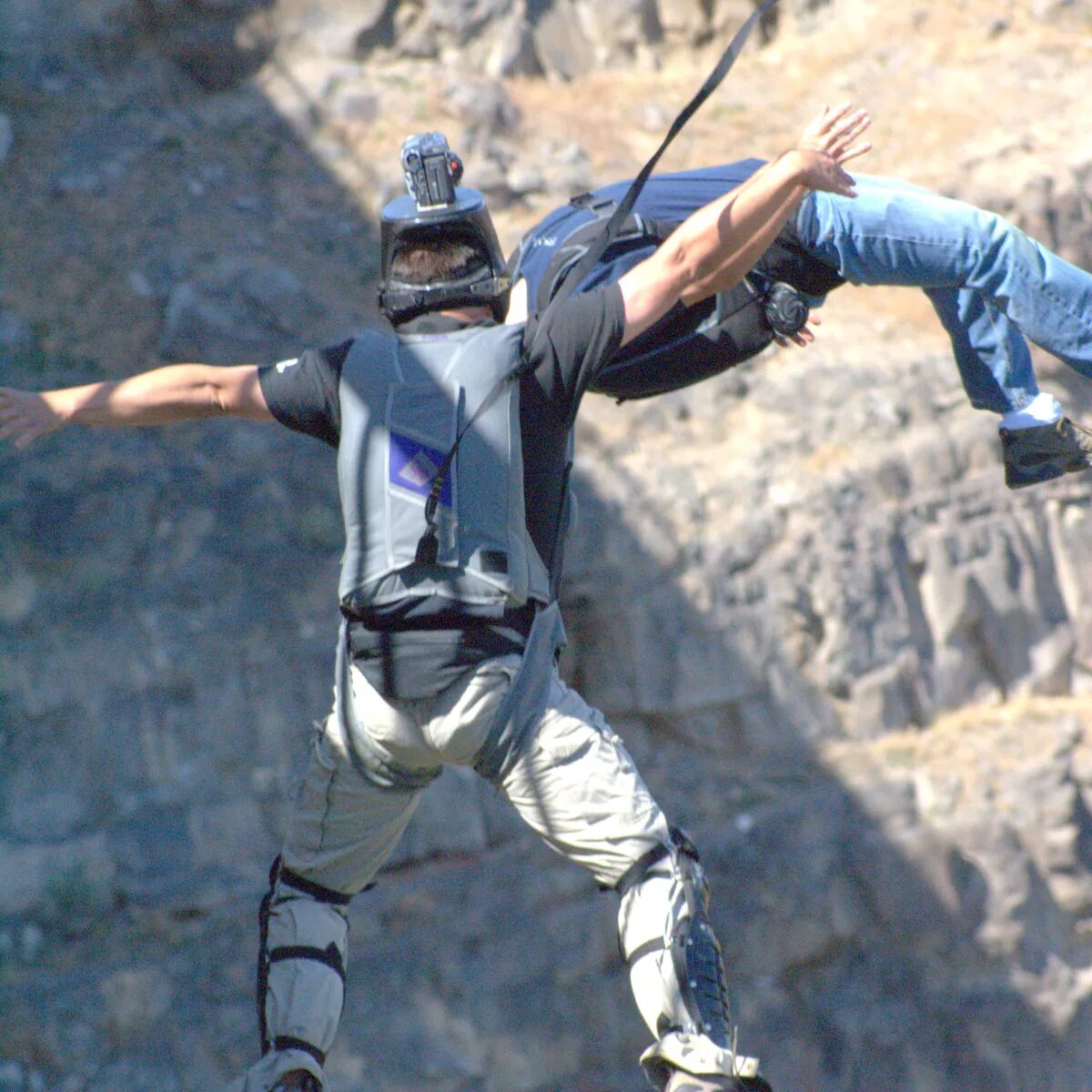 Aff 1 уровень. Тард бейсджампинг. Джампинг фитнес. Прыжок через забор. Фитнес на батутах.