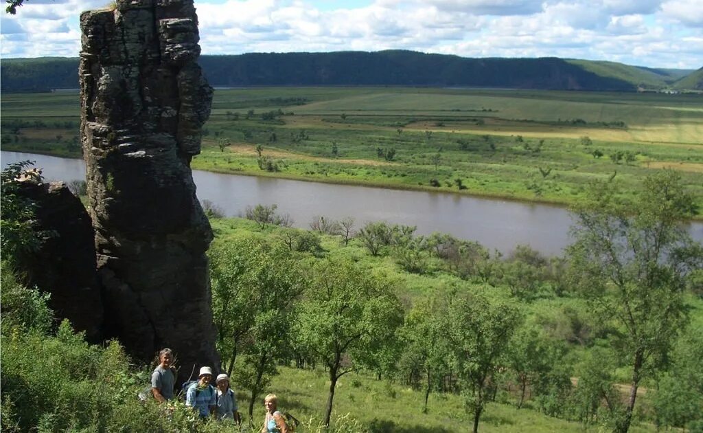 Фото памятника природы. Михайловские столбы Амурская область. Михайловские столбы Благовещенск. Михайловские столбы Амурская область фото. Памятник природы «Михайловские столбы».