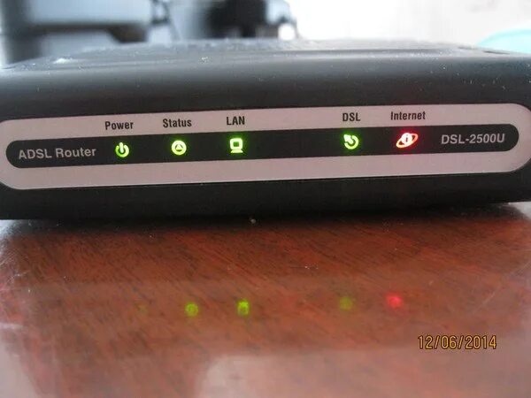 На роутере не горит wifi. Индикаторы на роутере d link. индикатор дсл на роутере.