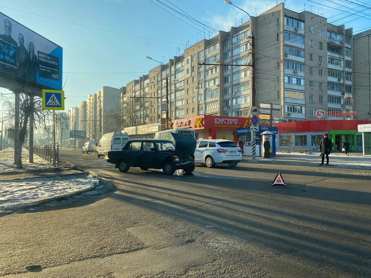 Новости энгельса 5 апреля. Авария в Энгельсе Волоха Тельмана. Тельмана Волоха авария. Тельмана 9 Энгельс.