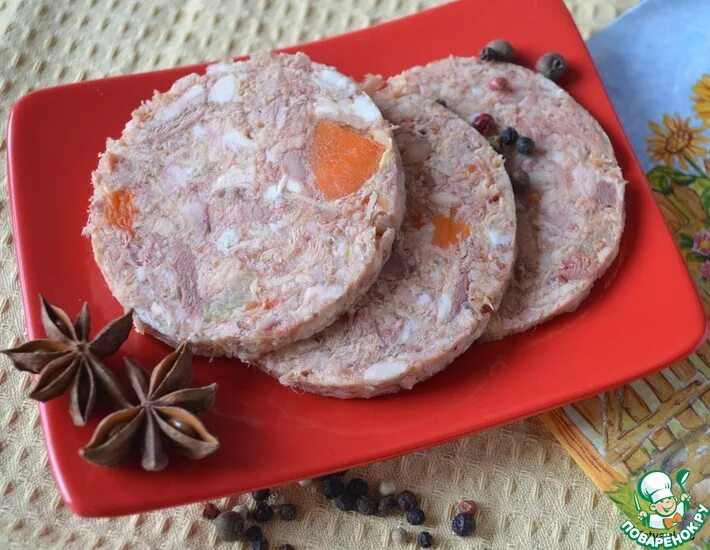 Колбаса в пластиковой бутылке из курицы. Домашняя ветчина в бутылке. домашняя ветчина холодец. ветчина в мультиварке. ветчина из курицы в бутылке.