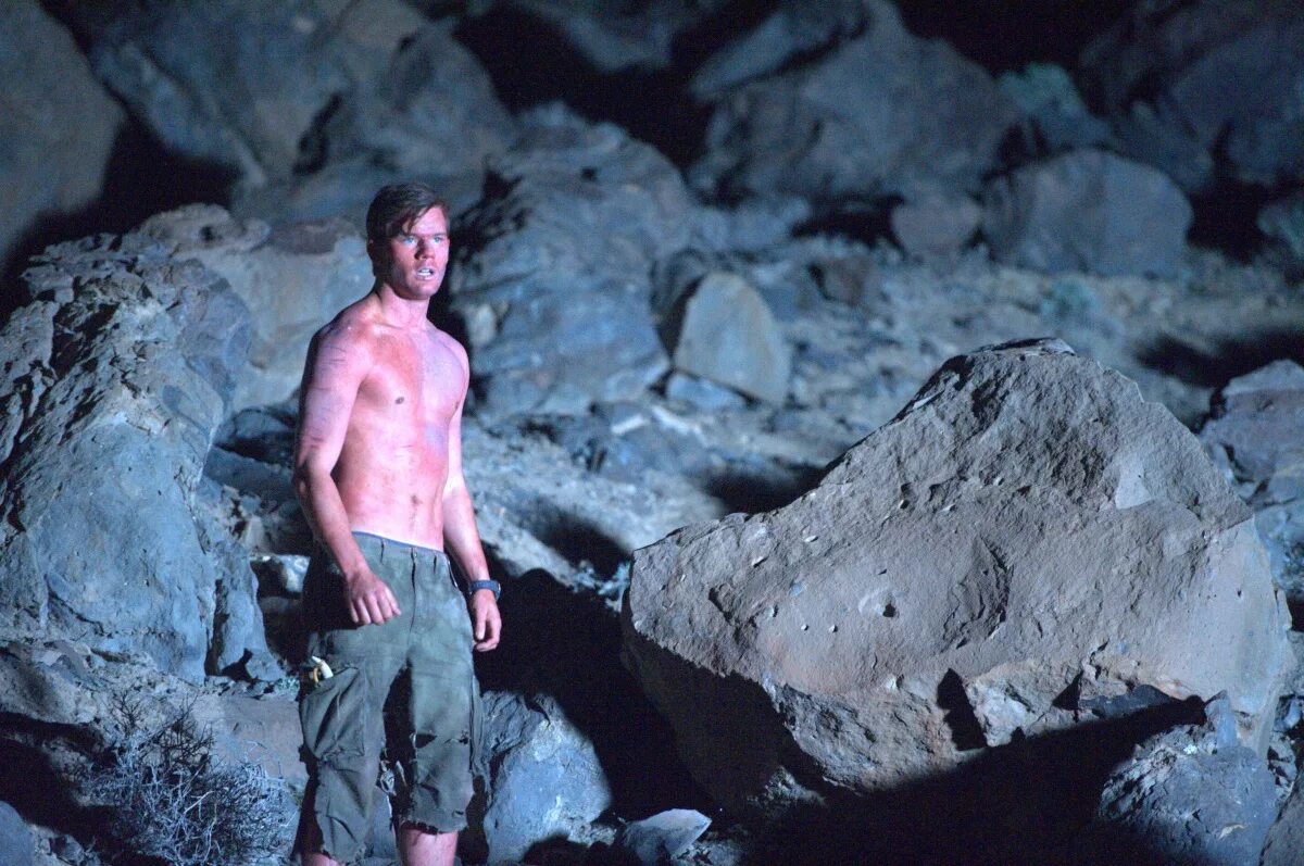 выживальщик беар гриллс. гриллс беар гриллс. игра на выживание сериал 2020. выживание в дикой природе. игра на выживание.