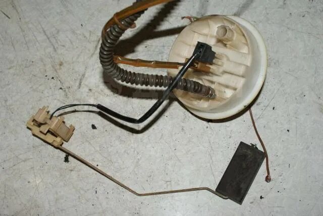 датчик уровня топлива ауди а4 б5. датчик уровня топлива ауди а4 б5 1. 4 бензин. замена датчика топлива ауди а6 с5. датчик уровня топлива ауди а6 с5 2.