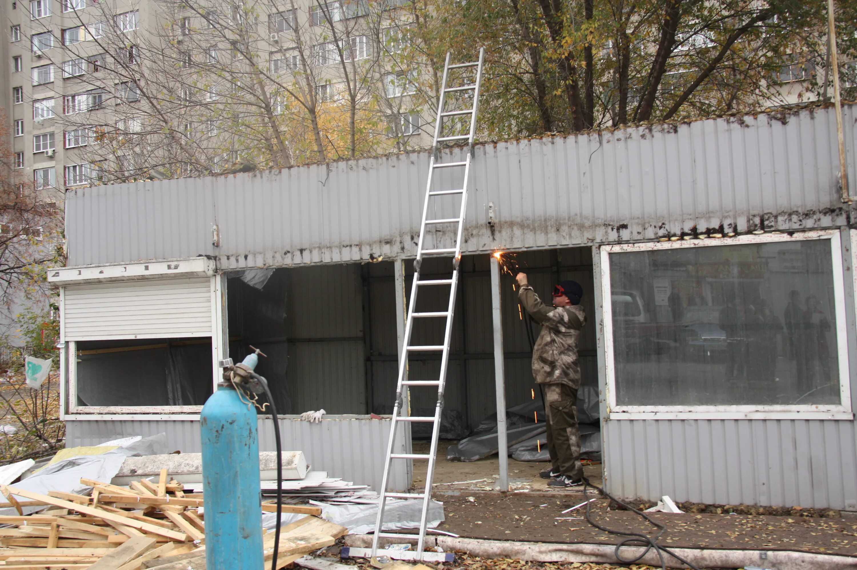 Саратов остановка ларек. Приобретение остановки. Роспечать орел рынок. Вызов снят в павильоне. Стекляшка на краснознаменской волгоград.