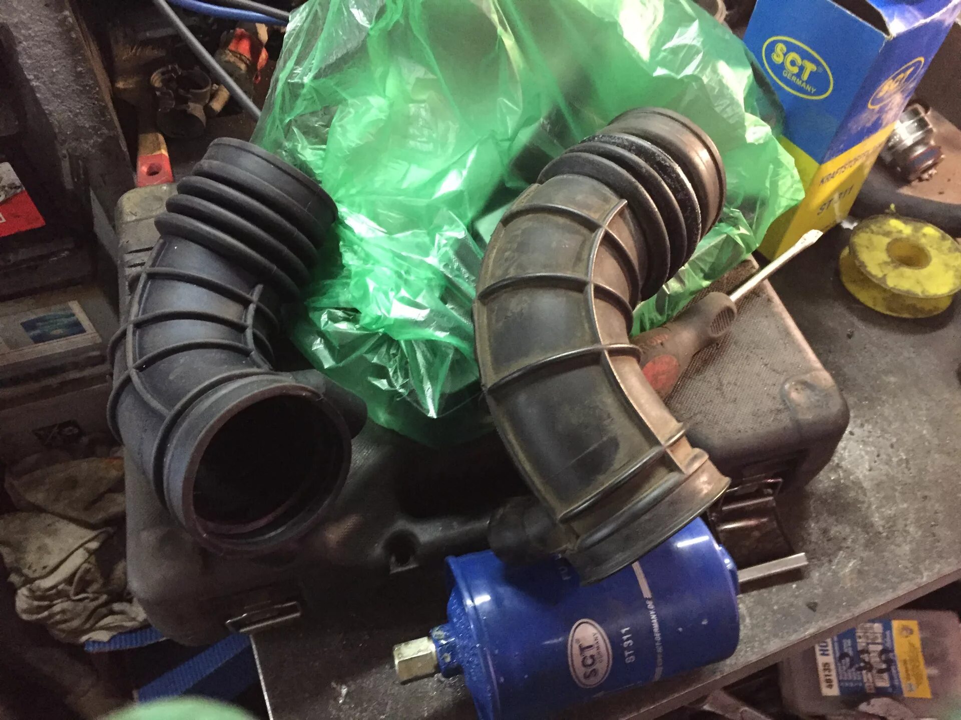 Гофра на впускной коллектор ваз 2107 инжектор. Гофра впуска vg20e. Гофра впуска. 4. Гофра впуска бмв е39 м 52.