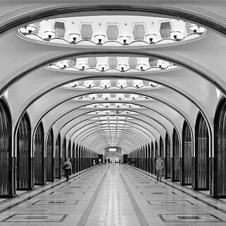 Белая станция метро