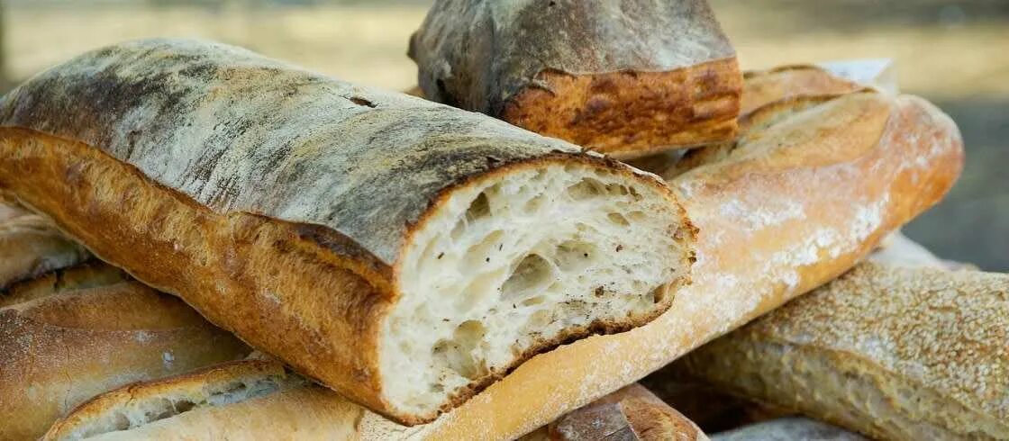 Как размягчить хлеб. Черствый хлеб. Блюда из засохшего хлеба. Хлеб в микроволновке. Размягчитель для хлебе.