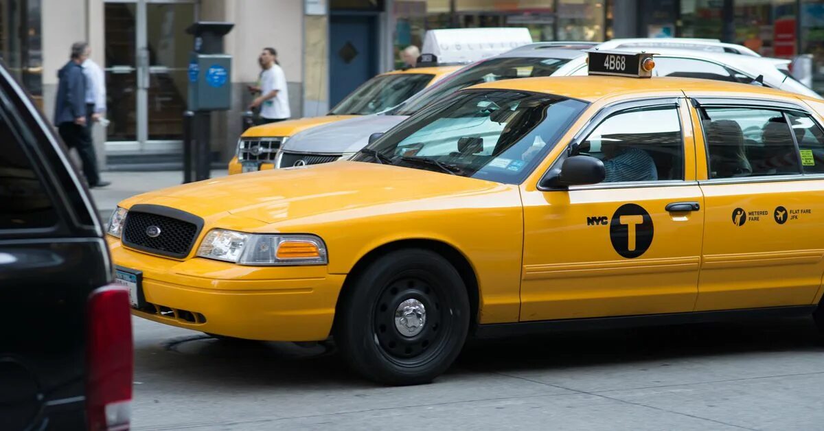 Строительная компания прагма санкт петербург. Такси прагма. Легковое такси. Реклама таксиста. Такси прагма.