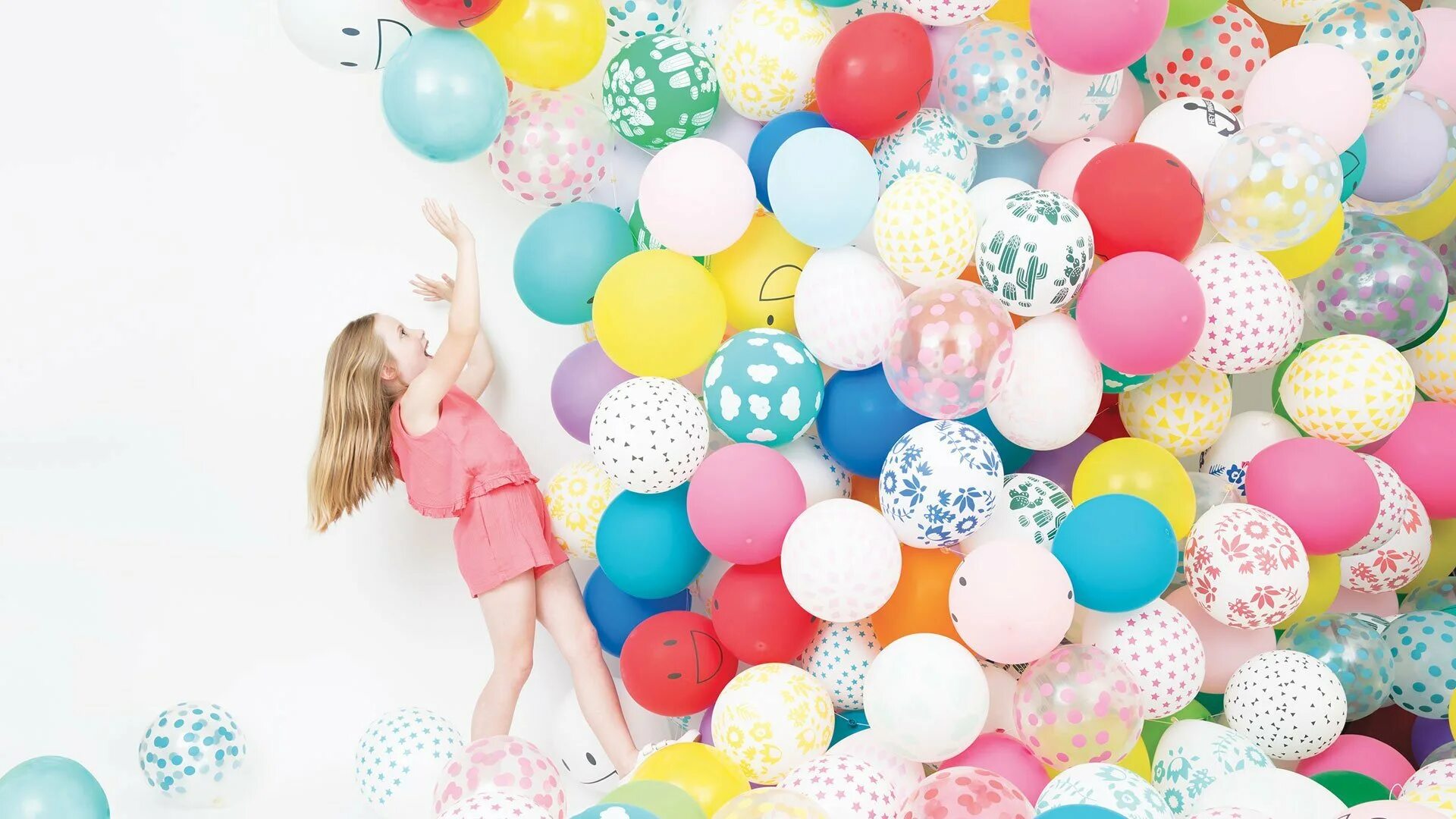 Цветной праздник. Яркие воздушные шары. Разноцветные шарики. Фон шарики. Воздушный шарик.