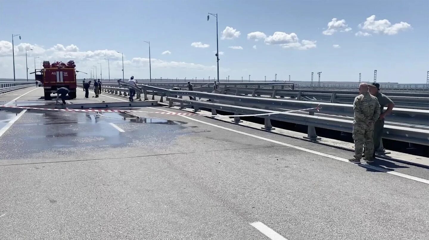 Атака на крымском мосту сегодня. Крымский мост 22.07.2025. чп на крымском мосту 17 июля 2025 года. крымский мост июль 2025.