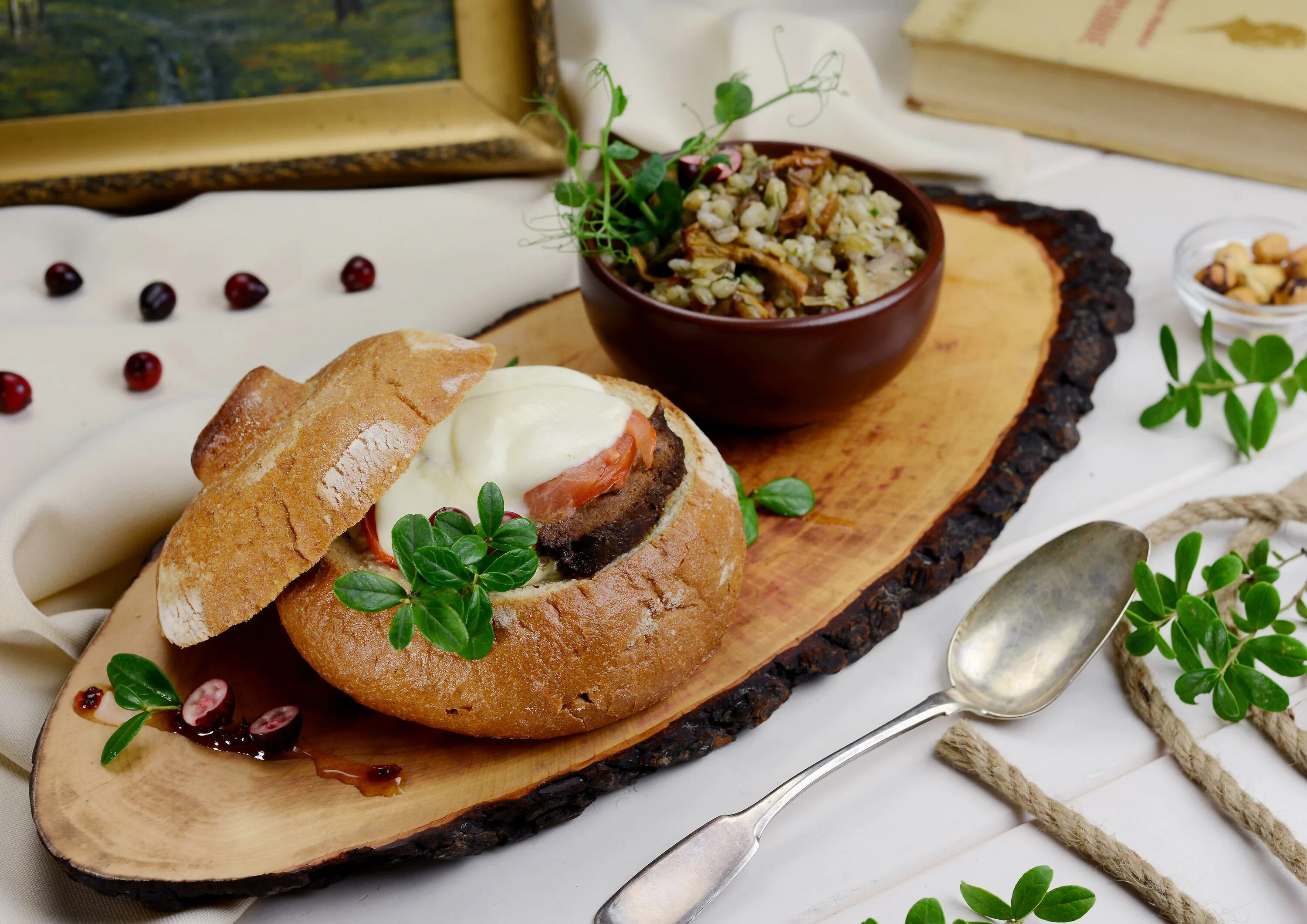 Современная русская кухня. Грузинские пельмени хинкали. Белорусские блюда. Подача национальных блюд. Современная русская кухня.