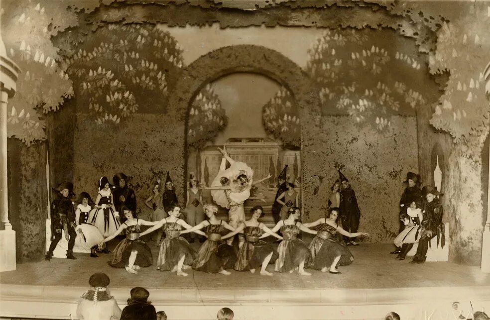 Театр крепостной балет. Балет 19 век Петипа. Мариус Петипа 1869. Мариус Петипа балет. Петипа балетмейстер балеты.