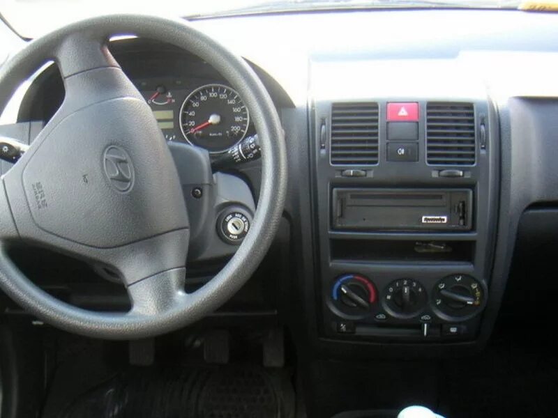 Панель гетц. Hyundai getz салон. хёндайгец салон. салон гетц 2005г. панель гетц дорестайл.