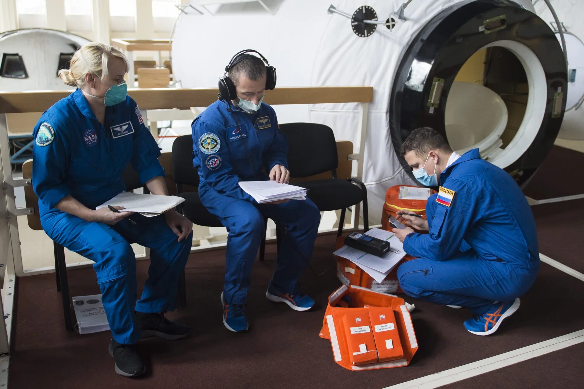 подготовка экипажа. подготовка экипажа. экипаж торгового судна. экипаж морского судна. 1978" +цпк александр.