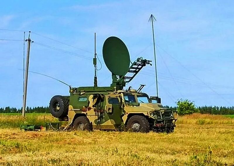 Лучшие военная связь. Р-440-ОДБ станция спутниковой связи. Станция спутниковой связи мобильная р-441-ов. Комплекс военной связи «медовуха» интегрируется с БПЛА «гранат-4». Мобильный комплекс связи медовуха.