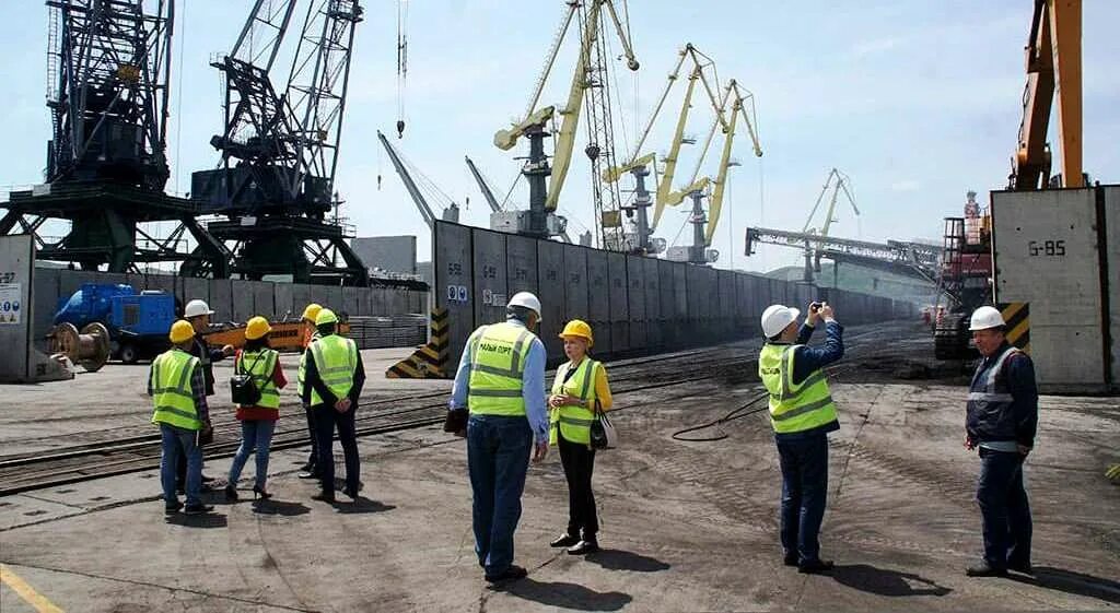 Portland южный порт. Восточная стивидорная компания врангель. Port of portland (oregon). Работа малый порт. Порт восточный причалы.