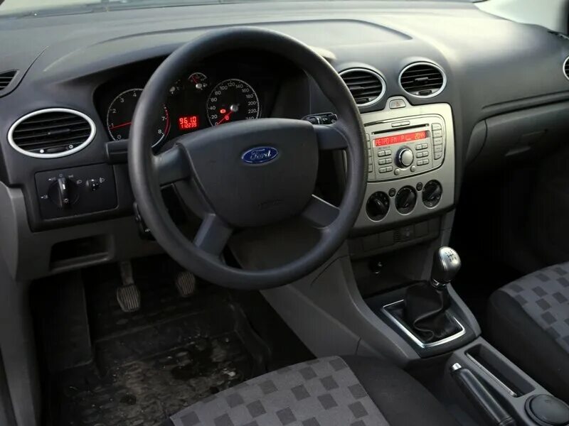 4. 4 л. Форд фокус 2 седан 2008 салон. 4 механика. 4 л.