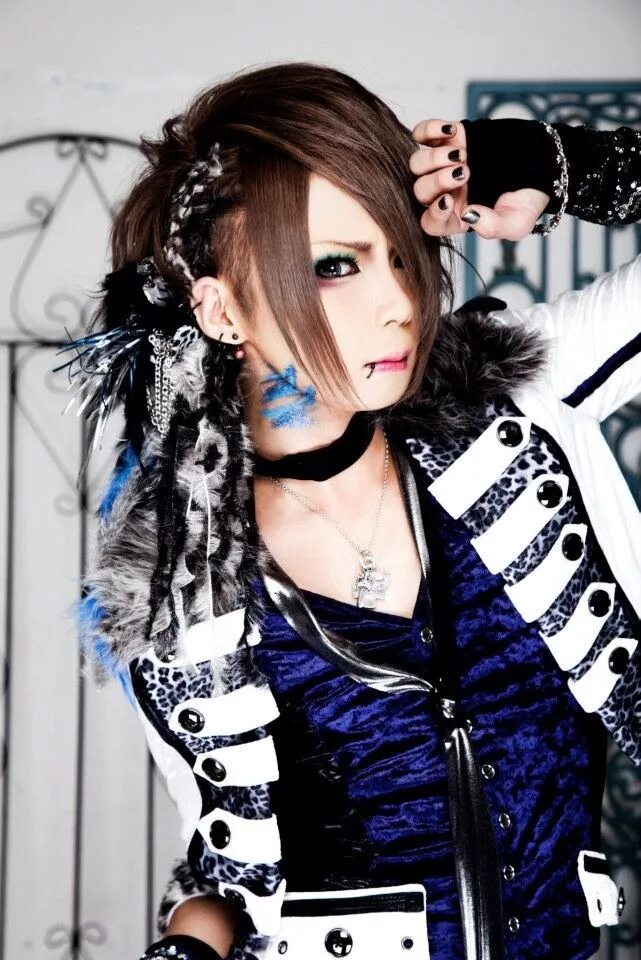 Visual kei style. Visual kei стиль. royz subaru. японские рок музыканты. японские причёски панки.