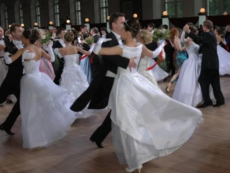 венский вальс бальные танцы. выпускной вальс. исполнили вальс. венский вальс бальные танцы. вальс.