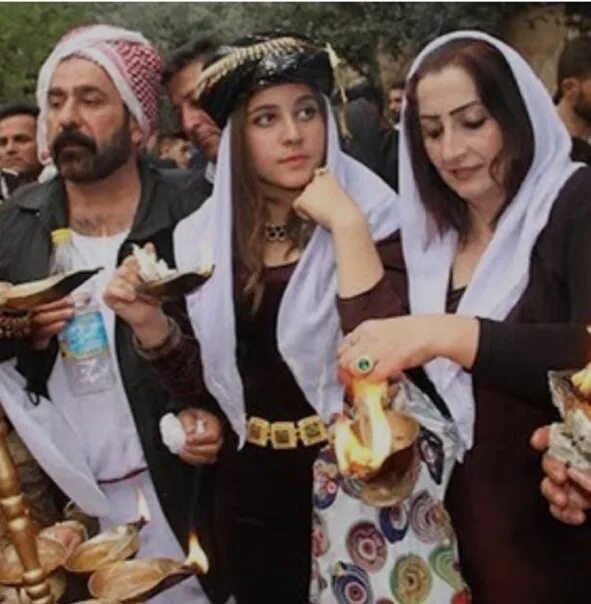 Езиды религия обычаи. Езиды касты. Айда хидирнаби хидрилиас. Праздник у езидов сегодня. Праздник у езидов сегодня.