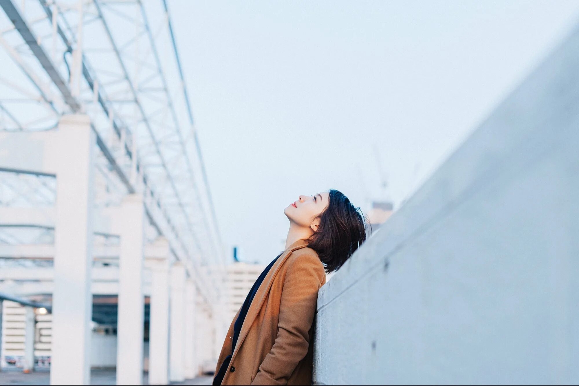 Look up to someone. Look me up. Look up meaning. Phrasal verb to look. Look up meaning.