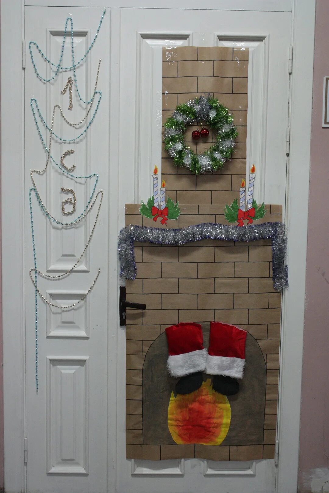 дверь в новый год конкурс. украшение двери кабинета на новый год. новогоднее украшение двери в школе. дверь в новый год конкурс. украшение двери на конкурс к новому году.